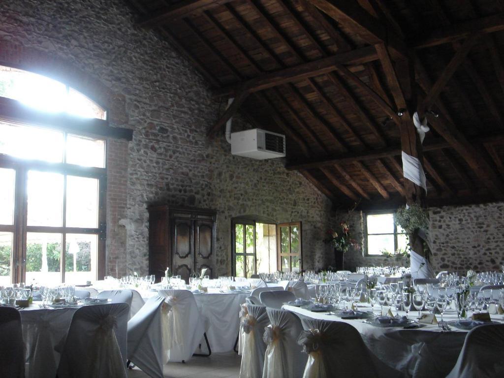 La Ferme Aux Biches Bed & Breakfast Commelle-Vernay Exterior photo