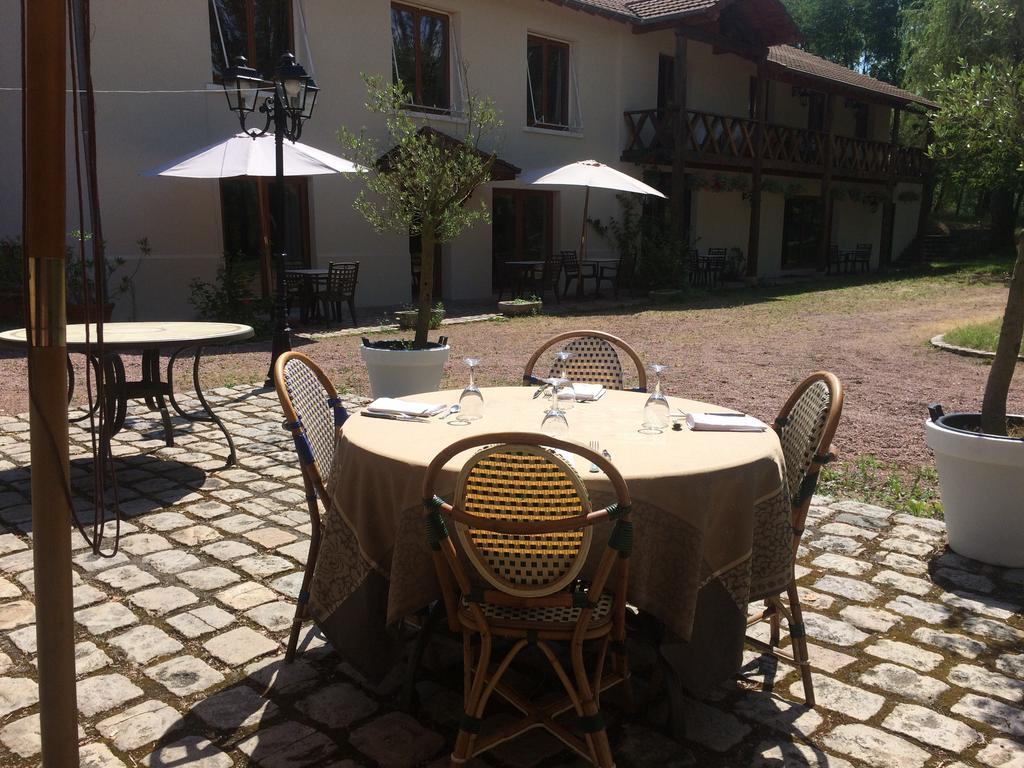 La Ferme Aux Biches Bed & Breakfast Commelle-Vernay Exterior photo